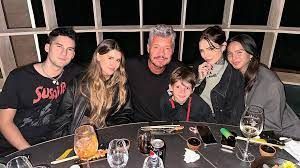 Marcelo Tinelli recibió su cumpleaños junto a sus cinco hijos: “Noche mágica”