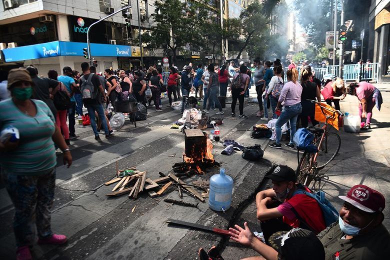 Tras las protestas del centro imputaron a seis personas 