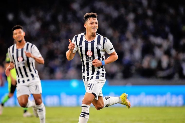 Talleres goleó a Barracas Central y es escolta de River