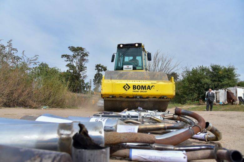 El municipio destruyo más de 60 caños de escape que no cumplían con la normativa vigente