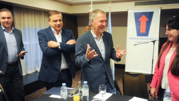 Juan Schiaretti: “Argentina no puede renunciar a su moneda”