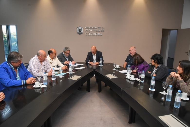 La Provincia acordó salarios con empleados públicos, músicos y ferroviarios