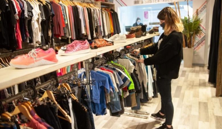 Las ventas minoristas de abril cayeron 0,1 por ciento interanual