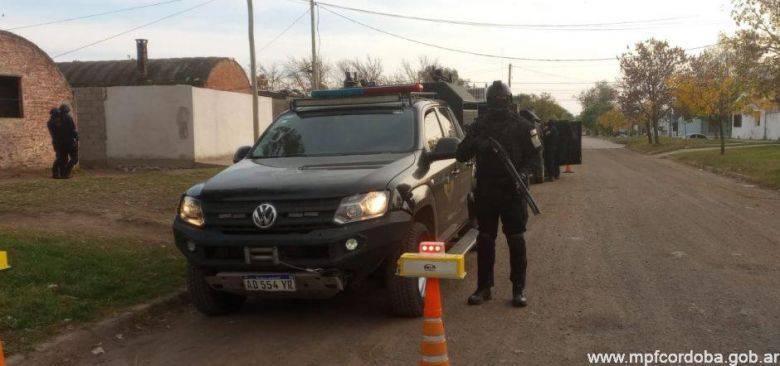 La Carlota: mujer guardaba droga en su heladera y otra la repartía con un bebé