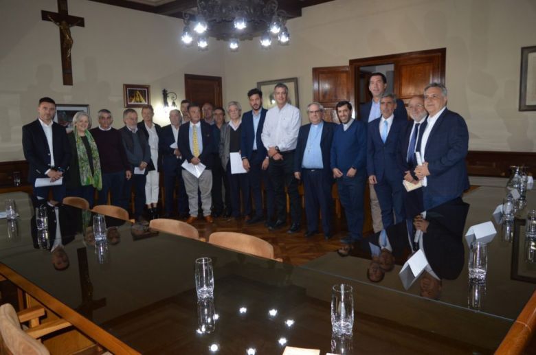 Monseñor Rossi y la Pastoral Social reunieron a candidatos a la gobernación