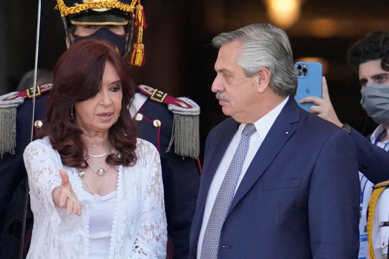 Alberto Fernández volvió a defender las PASO y cuestionó el liderazgo de Cristina 