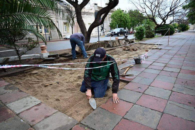 El municipio realizó tareas de puesta en valor de plaza Independencia