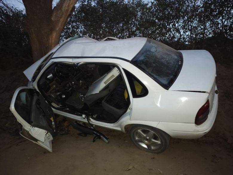 Villa Oeste: un joven chocó contra un árbol y sufrió heridas graves