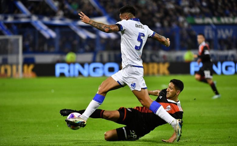 Vélez le arrebató el festejo a River y empataron 2 a 2 en Liniers