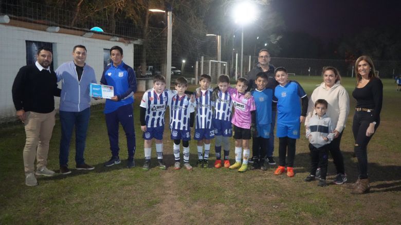 Marcos Bovo realizó un aporte económico al club de baby “El Tallerito”