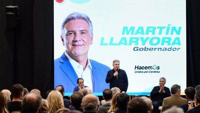 Llaryora propuso un plan de becas para estudiantes del interior 