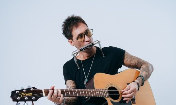 Fabricio Rodríguez donó su primera guitarra al "Museo del Anfi"
