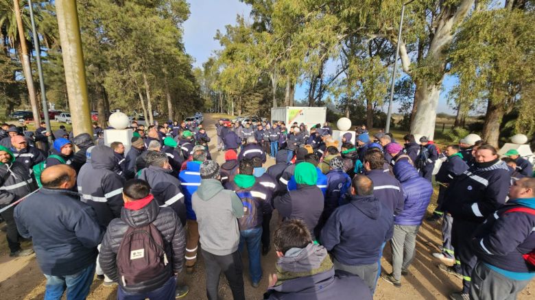 Trabajadores denuncian que la Fábrica Militar está paralizada