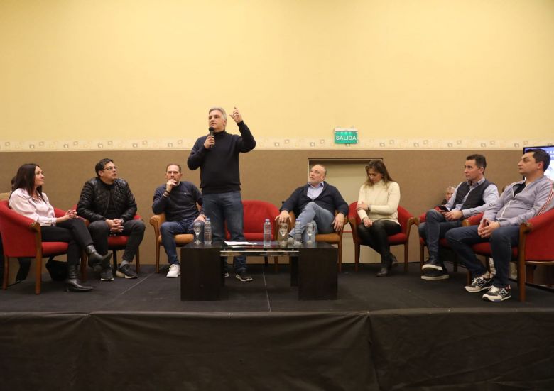 Llaryora mantuvo un encuentro con empresarios e instituciones de Villa María