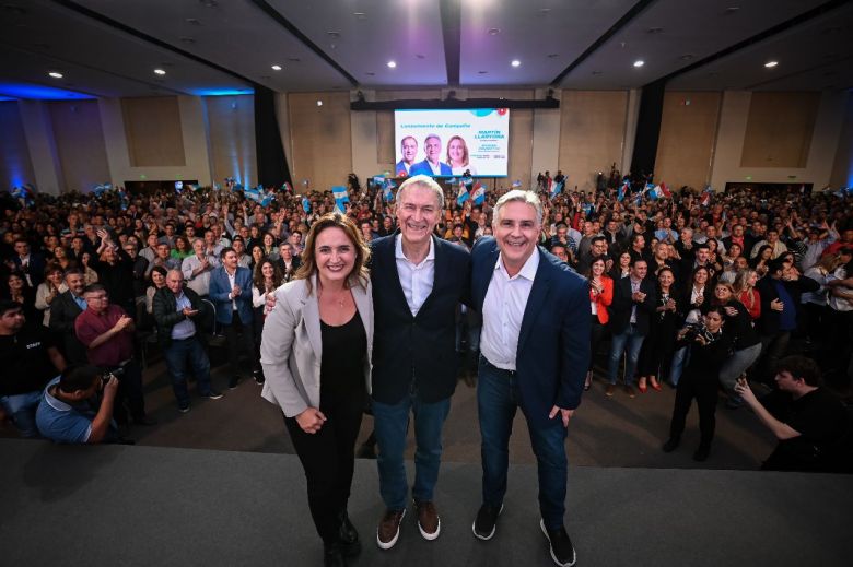 Córdoba: el oficialismo cerró la campaña para una elección que será "palo a palo"