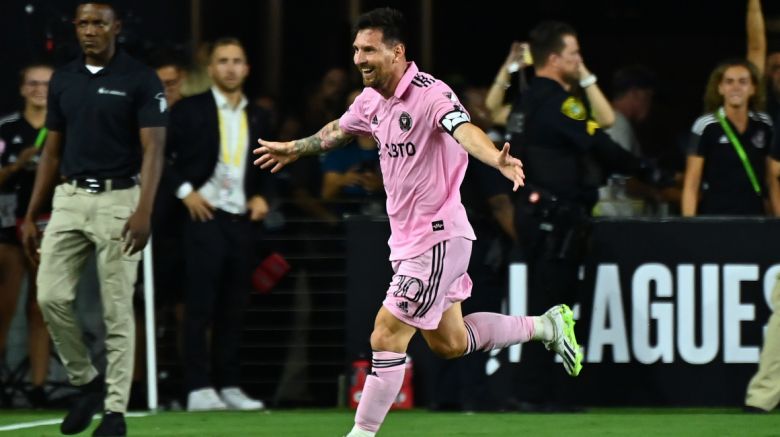 Messi debutó con un golazo y el Inter de Miami le ganó 2-1 a Cruz Azul