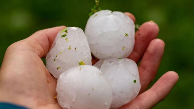 Afirman que cayó el granizo más grande del mundo en Milán