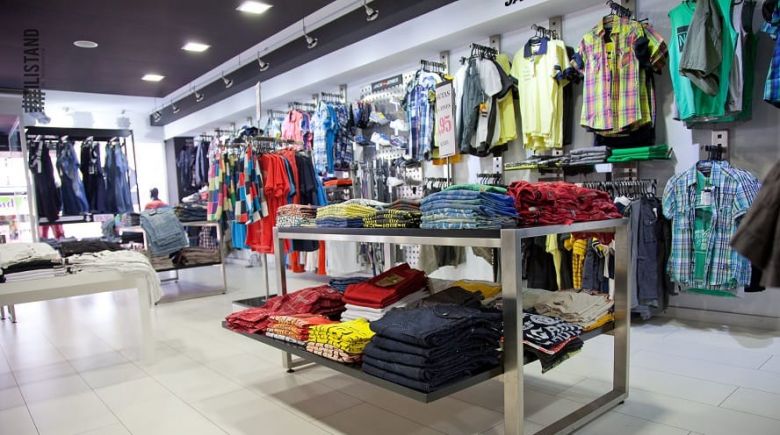 Las ventas en comercios minoristas bajaron 3,6% interanual en julio