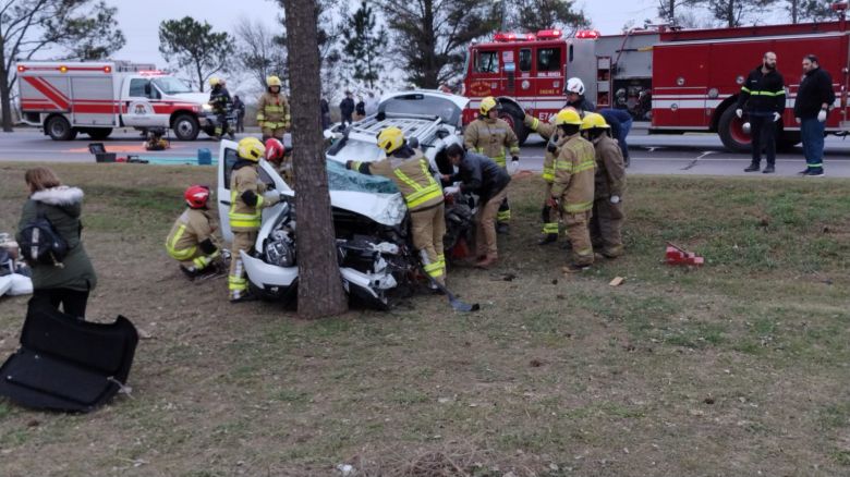  Un auto y un camión colisionaron en acceso a General Deheza