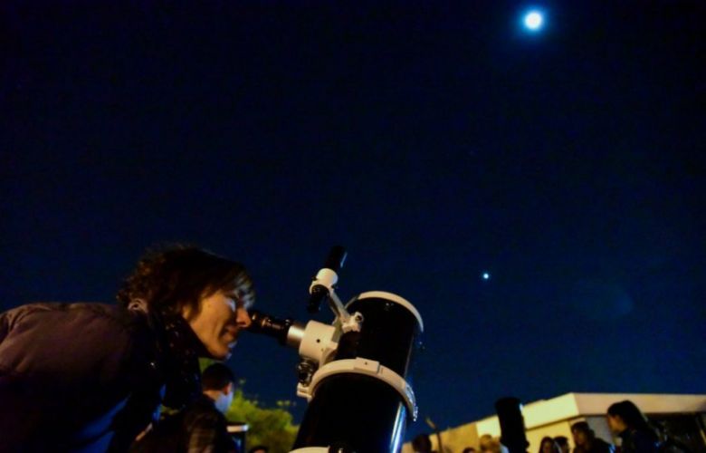 Se podrá observar a Mercurio, Saturno y la Luna en el Aeropuerto local