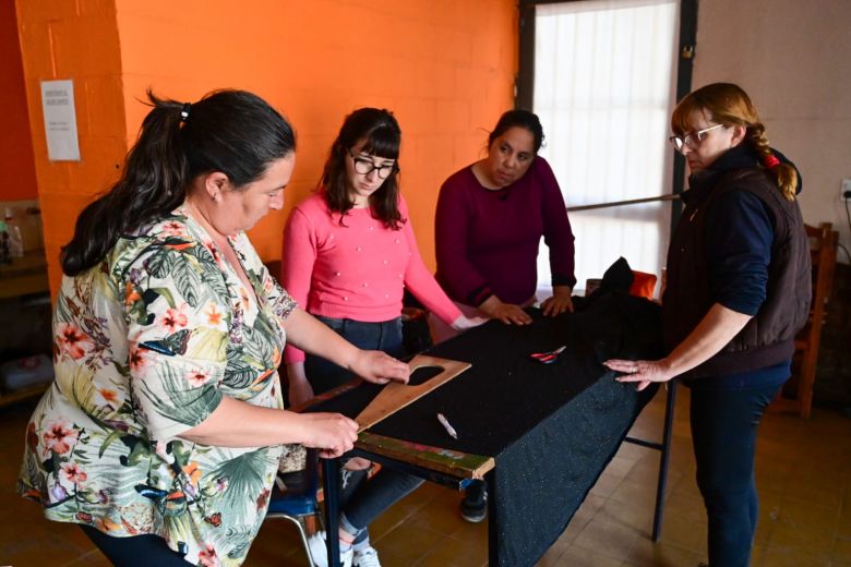 150 vecinos participaron de los talleres de oficio artesanal dictados