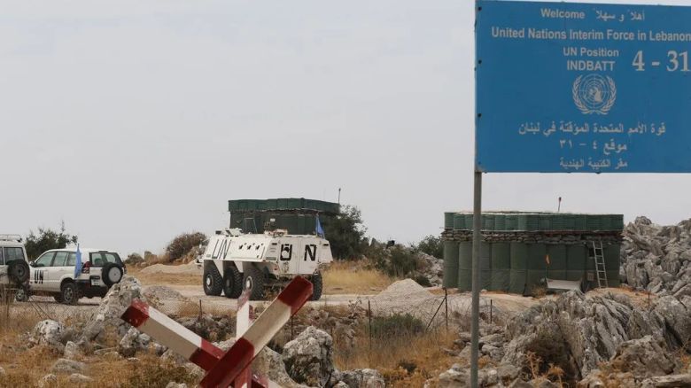 Israel bombardea Gaza y se enfrenta con Hezbollah en la frontera del Líbano