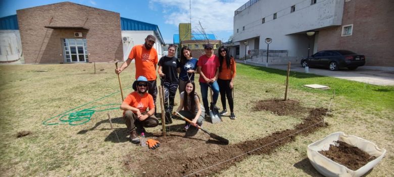 Comenzó la plantación de árboles nativos para homenajear a escritores villamarienses