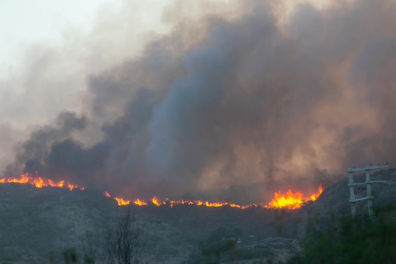 Siguen activos dos incendios en Tulumba y La Paz