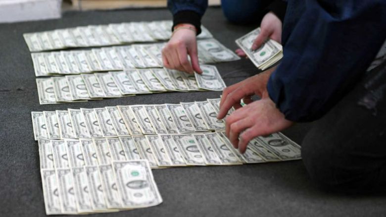 AFIP investiga a agencias de turismo por maniobras fraudulentas en la compra de dólares