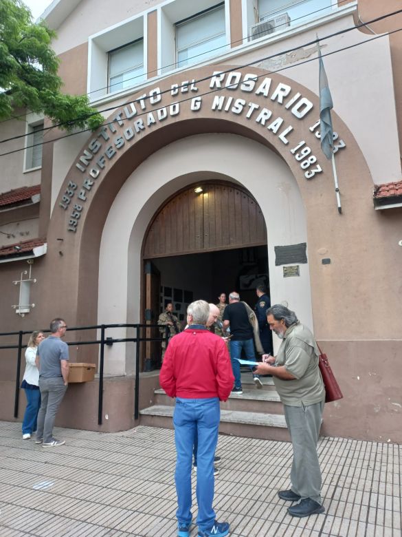Elecciones 2023: la jornada electoral comenzó con retraso en las Rosarinas 