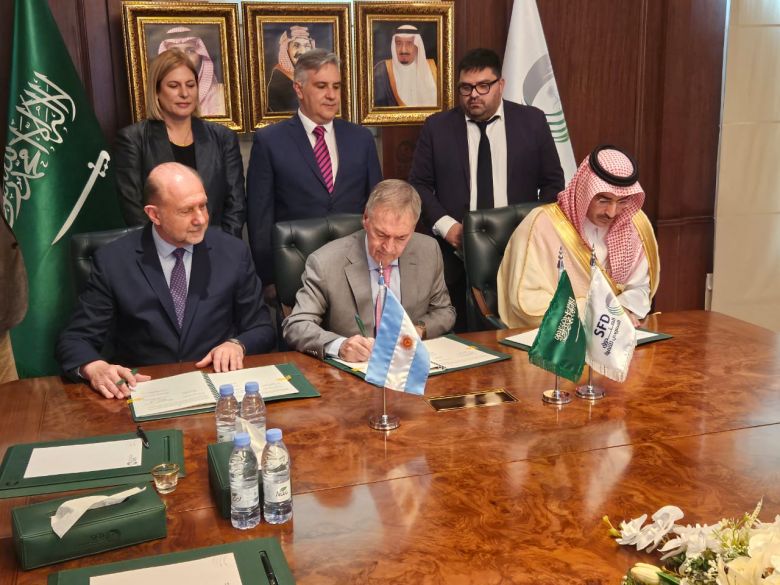 Acueducto: Córdoba y Santa Fe firmaron el contrato para el financiamiento de nuevos bloques