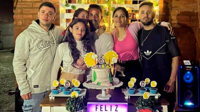 Una pareja celebró su cumpleaños con la temática de Milei