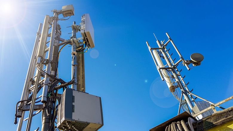 Un juzgado anuló el DNU que declaró servicio público a las telecomunicaciones