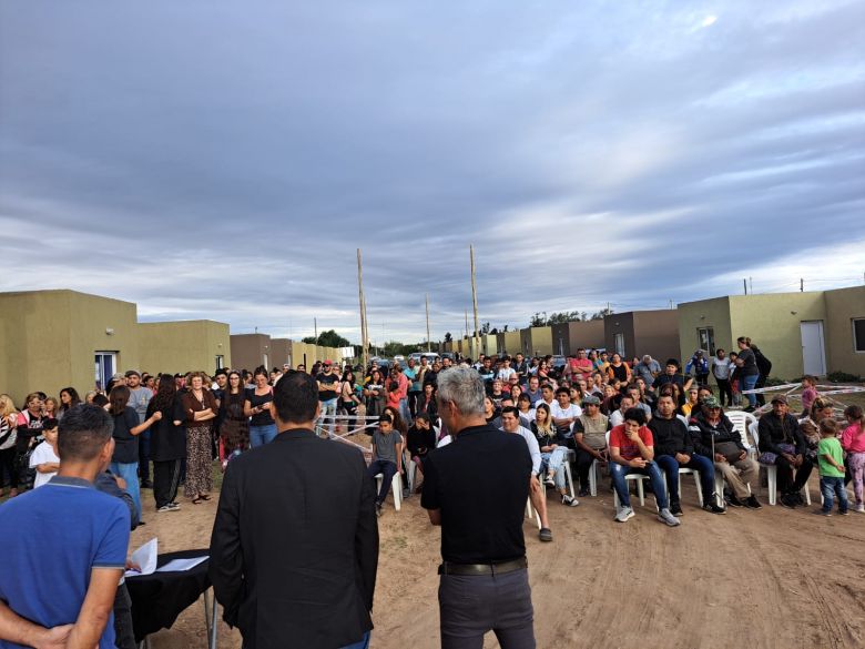 Villa Nueva: entregaron las llaves de las viviendas de barrio El Vallecito