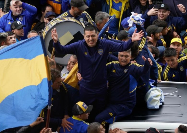 Miles de hinchas de Boca marcharon a La Bombonera contra la suspensión de las elecciones
