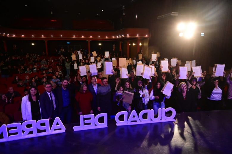 Jóvenes y adultos lograron concluir el secundario en el programa municipal