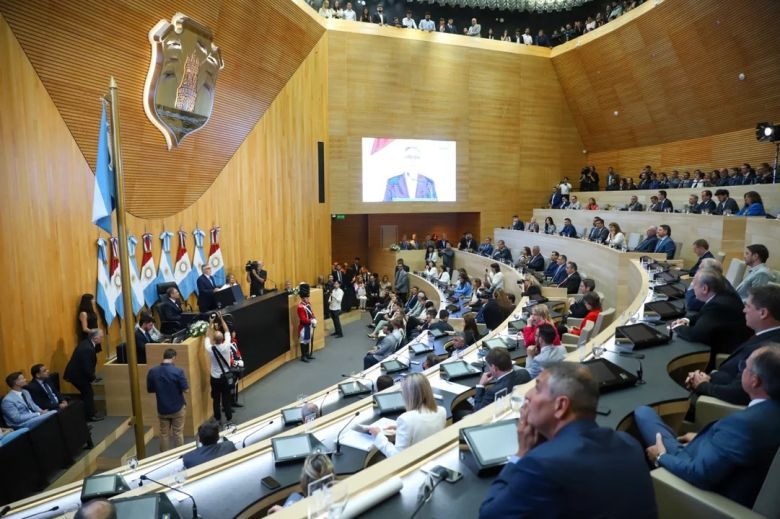 Martín Llaryora juró como gobernador