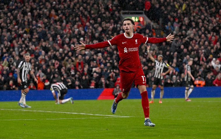 Con Mac Allister en la cancha, el Liverpool venció 4-2 a Newcastle 