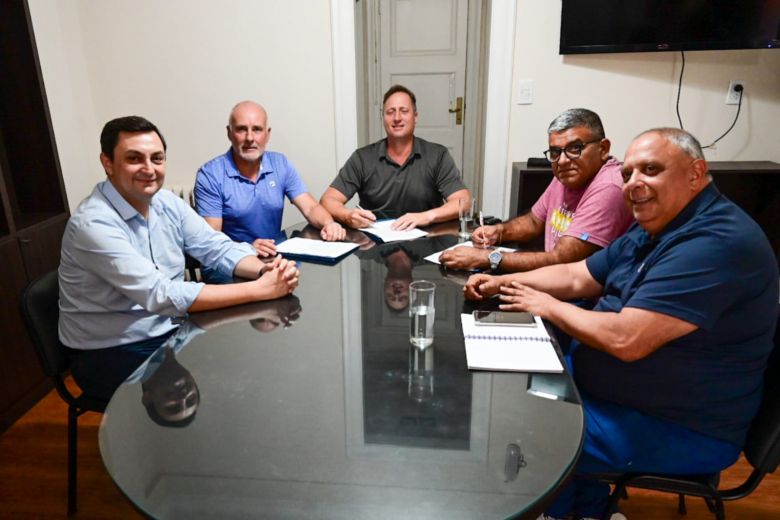 La municipalidad y el Suoem firmaron un convenio para adquirir entradas 