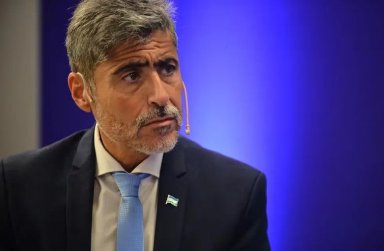 El Ministro de Seguridad de Córdoba aseguró que a mitad de año toda la policía contará con armas no letales
