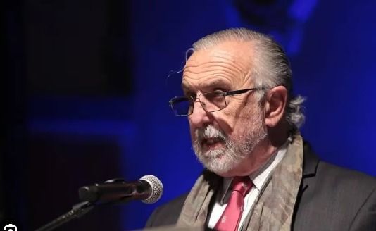 "Dolarizar es deshacerse de la moneda”