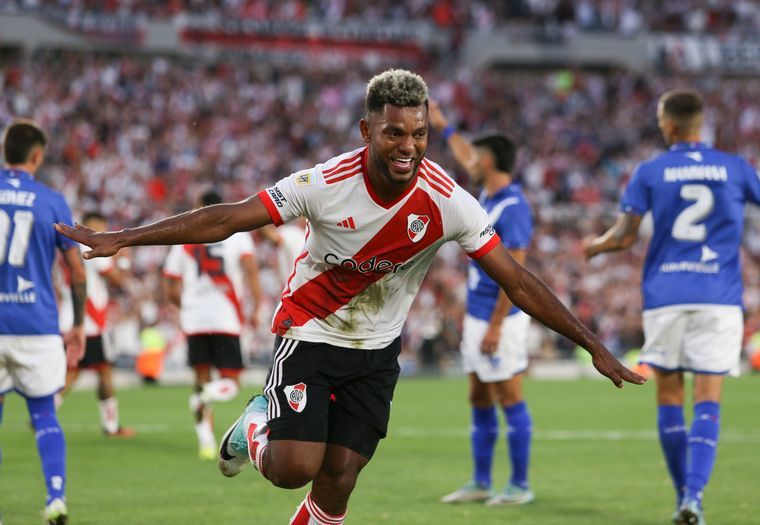 River aplastó 5 a 0 a Vélez en el “Monumental”