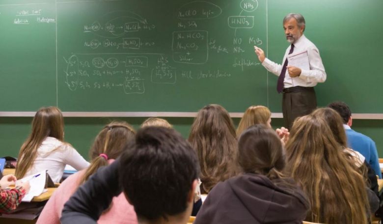 Docentes universitarios reclaman por aumento salarial y del presupuesto educativo