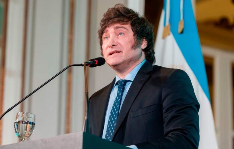 Según una encuesta, Javier Milei a nivel nacional es el dirigente político con mayor imagen positiva