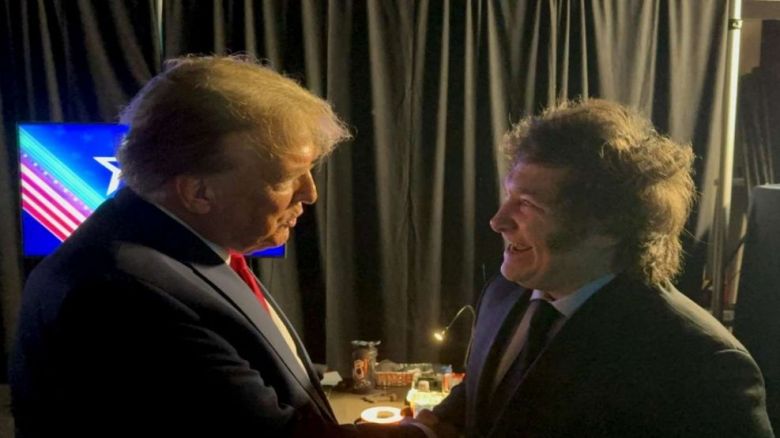 Milei se reunió con Donald Trump en un aparte de la conferencia conservadora en Washington
