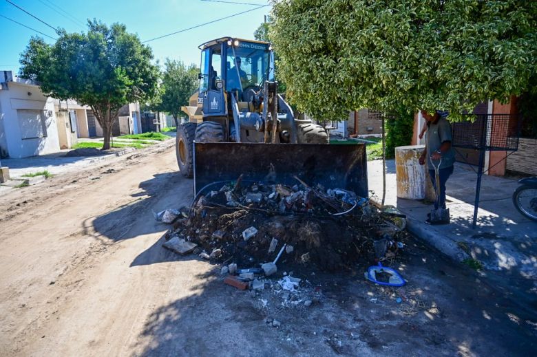 Dengue: continúa el descacharreo en barrios de la ciudad