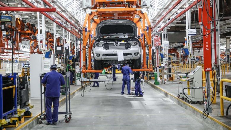 La Unión Industrial prevé que la industria caerá al menos 4% en 2024