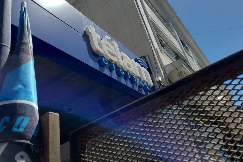 El gobierno avanza con el cierre de Télam: vallaron la redacción y deshabilitaron la página web 