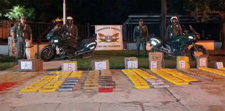 Secuestran 156 kilos de cocaína en un camión con maderas que pasaba por Morteros