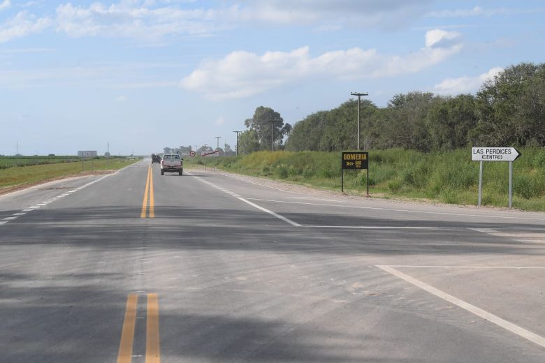 Llaryora habilitó la pavimentación de la Ruta Provincial 10, entre Las Perdices y Punta del Agua